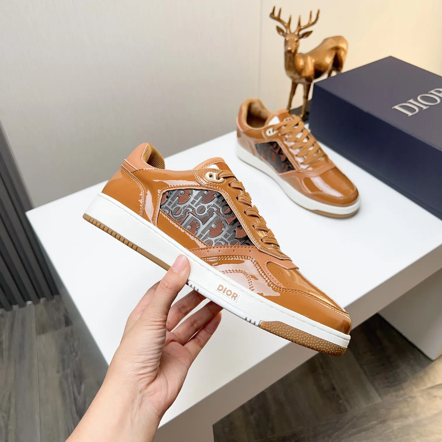 Men's Men's Shoes 💰400 [New] 🦩🦩Dior - Low-top sneakers 2025 spring men's collection new arrivals [Celebrate][Celebrate][Celebrate], reinterpret the basketball shoe design and become a classic Dior item [Strong][Strong][Strong], crafted in black and cream white smooth cowhide with beige suede, leather display on the side The CD logo, tongue, sole and back side are decorated with various distinctive details to enhance the style[666][666], while eyelet details, topstitching and rubber panels highlight the dynamic charm of its athletic style[strong][strong][strong]. It has a two-color rubber sole, which can be matched with various clothing to create a refined look. Size: 38 to 44 (45 can be customized
